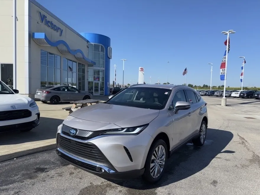 2023 Toyota Venza XLE photo 1