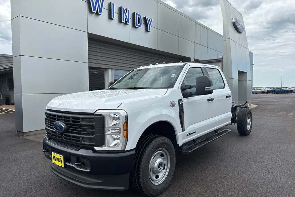 2025 Ford F-350 photo 1