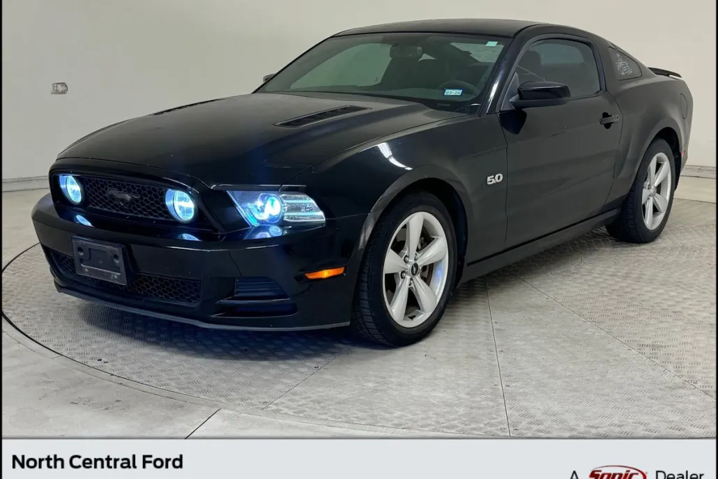 2013 Ford Mustang GT photo 1