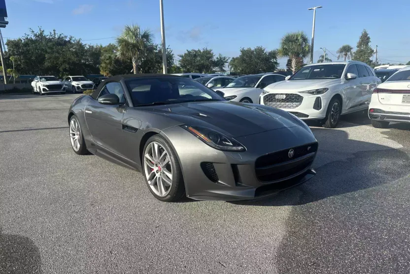 2017 Jaguar F-TYPE R photo 1