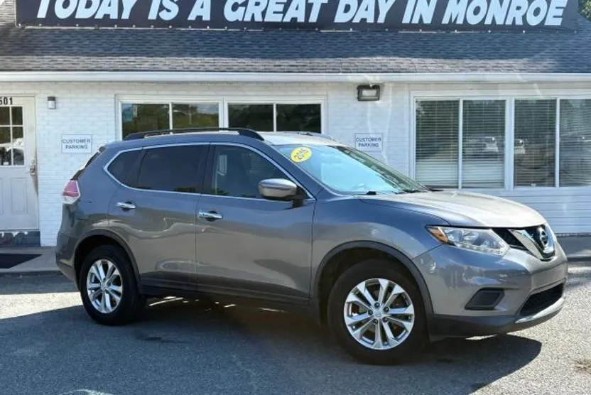 2016 Nissan Rogue SV photo 1