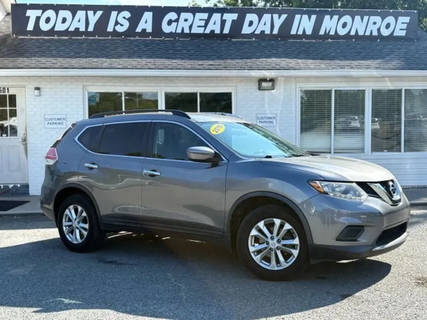 2016 Nissan Rogue SV photo 1