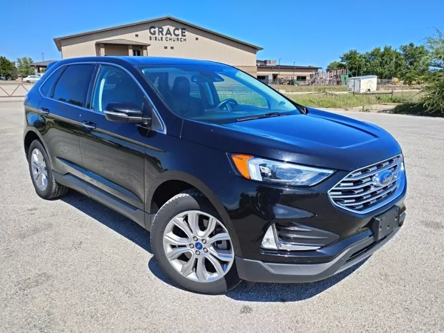 2022 Ford Edge Titanium photo 1