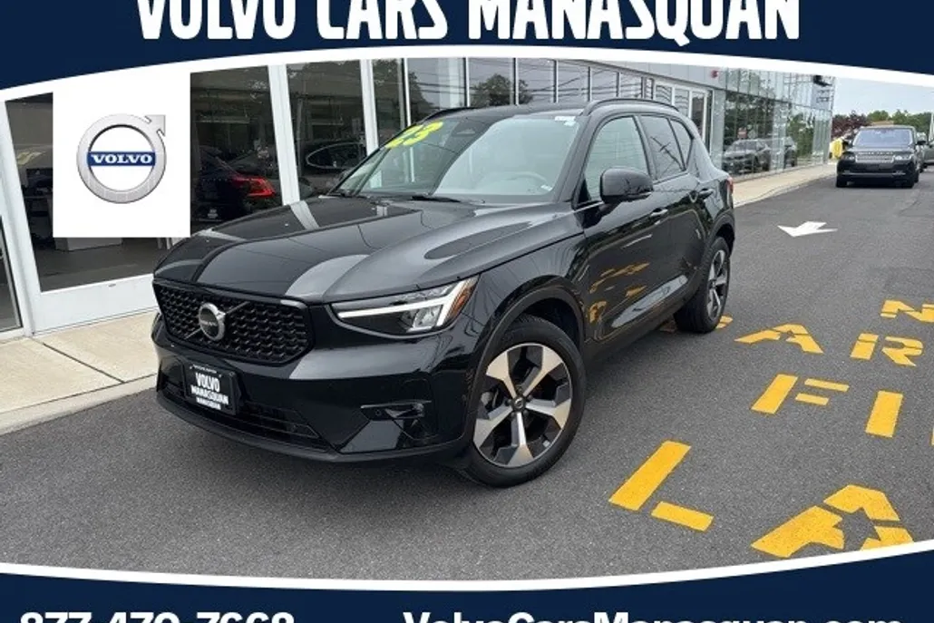 2023 Volvo XC40 Plus photo 1