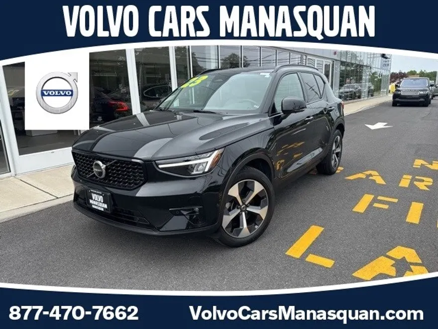 2023 Volvo XC40 Plus photo 1