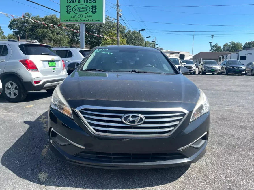 2017 Hyundai Sonata SE photo 1