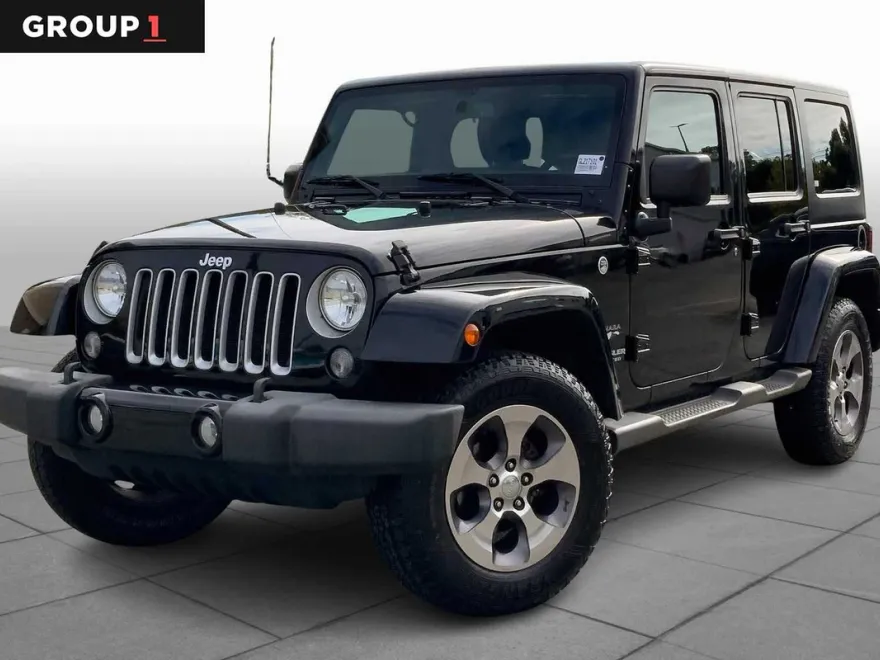 2016 Jeep Wrangler Unlimited Sahara photo 1