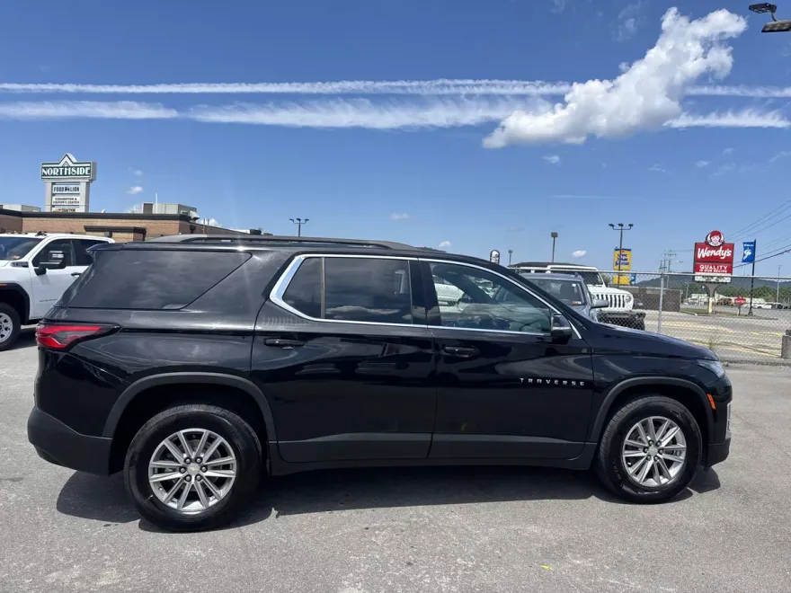 2022 Chevrolet Traverse Leather photo 1