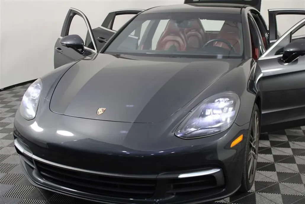 2017 Porsche Panamera 4S photo 1