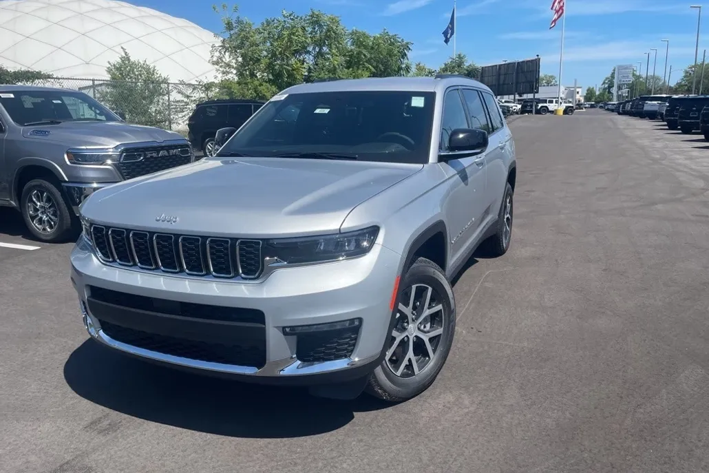 2025 Jeep Grand Cherokee Limited photo 1