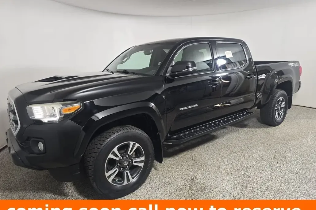 2017 Toyota Tacoma SR5 photo 1
