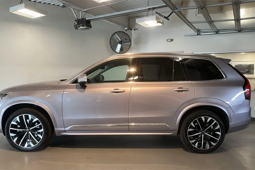 2026 Volvo XC90 B5 Plus photo 1