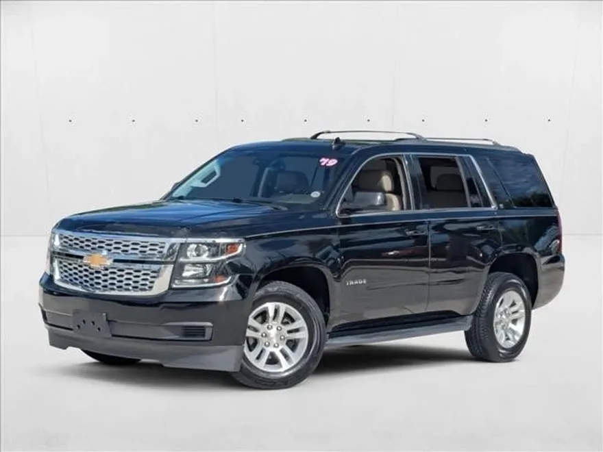2019 Chevrolet Tahoe LT photo 1