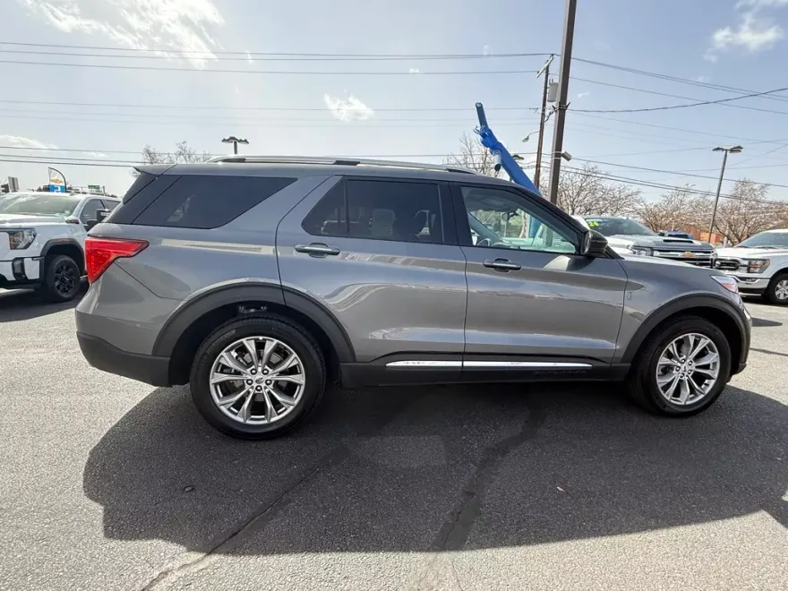 2024 Ford Explorer Limited photo 1