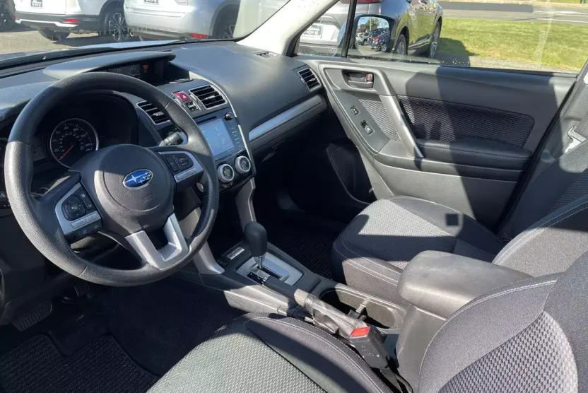 2017 Subaru Forester Premium photo 1