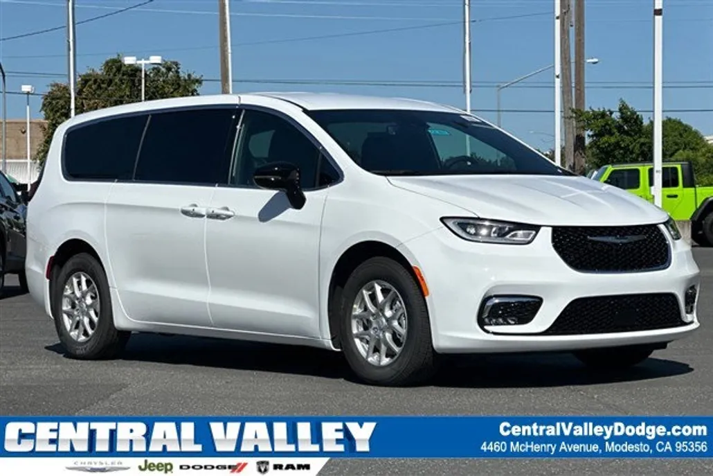 2025 Chrysler Pacifica photo 1