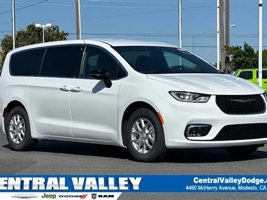 2025 Chrysler Pacifica photo 1