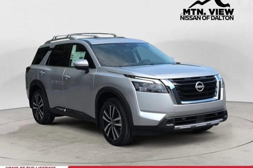 2025 Nissan Pathfinder Platinum photo 1