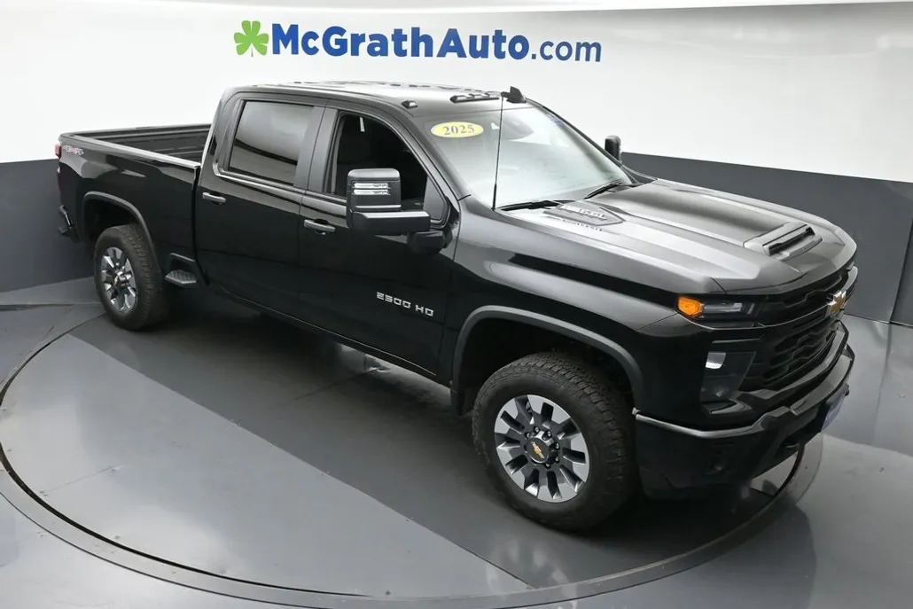 2025 Chevrolet Silverado 2500HD Custom photo 1