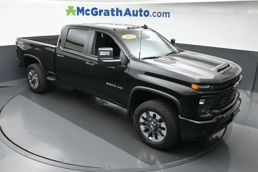 2025 Chevrolet Silverado 2500HD Custom photo 1