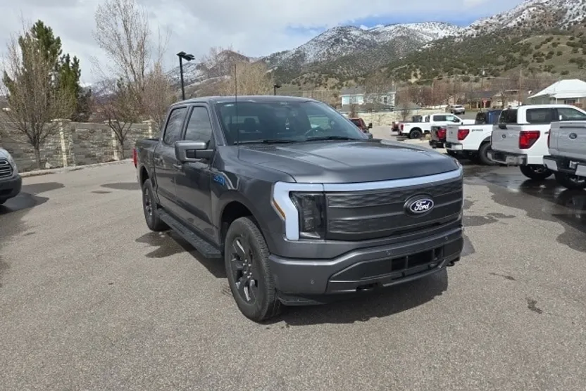 2024 Ford F-150 Lightning Lariat photo 1