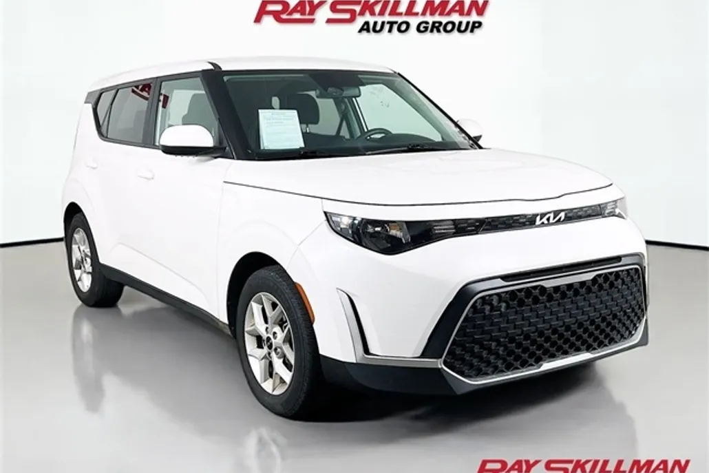 2023 Kia Soul LX photo 1