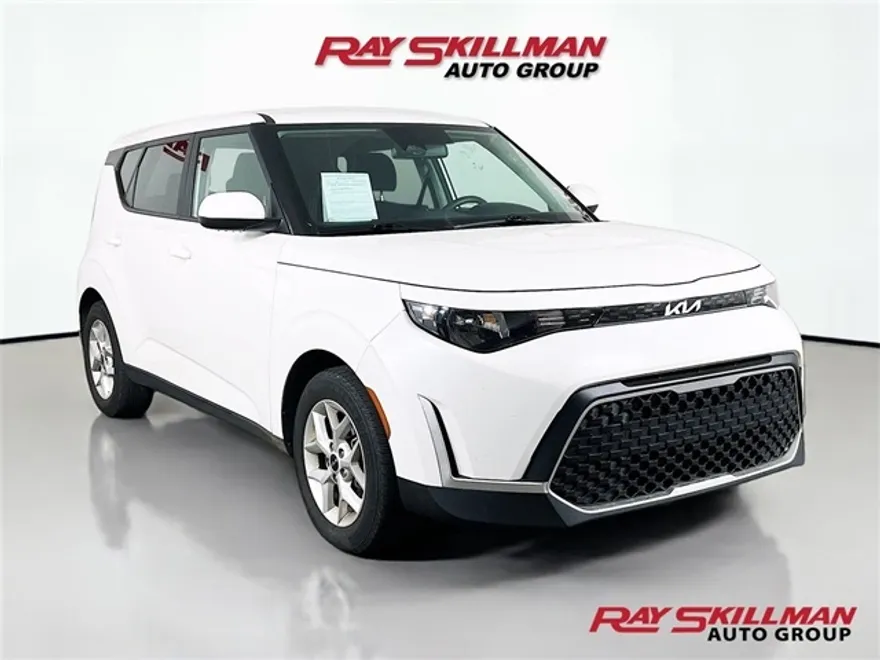 2023 Kia Soul LX photo 1