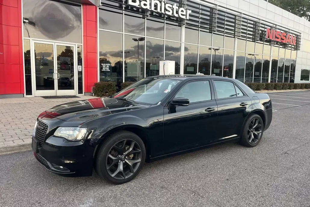 2022 Chrysler 300 photo 1