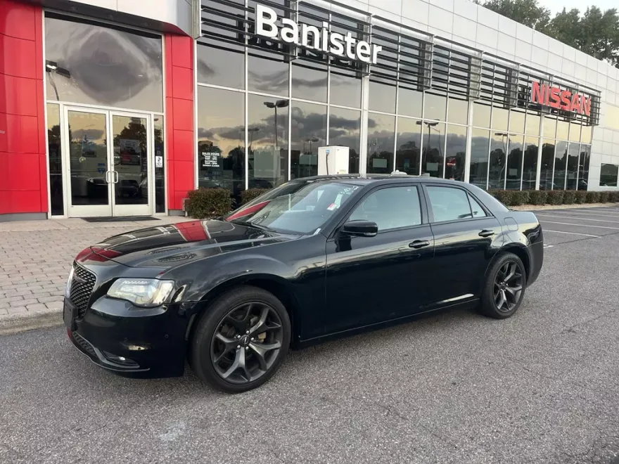 2022 Chrysler 300 photo 1