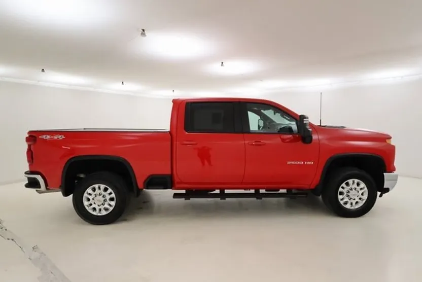 2024 Chevrolet Silverado 2500HD LT photo 1
