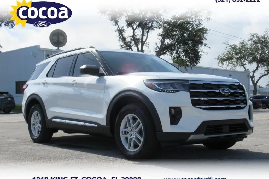 2025 Ford Explorer photo 1