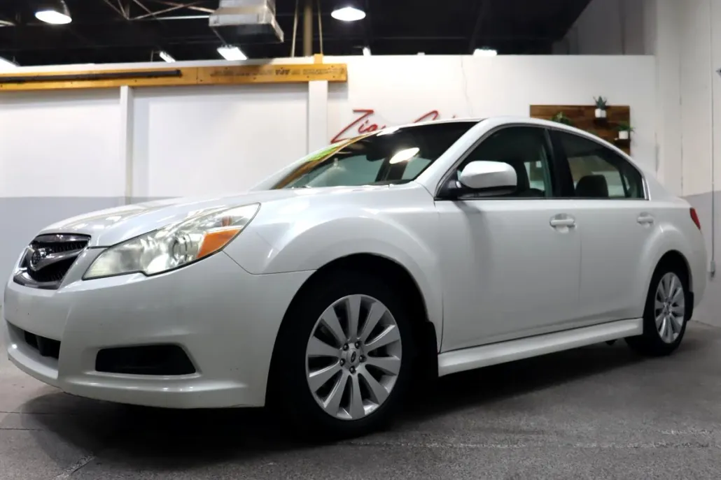 2011 Subaru Legacy 2.5i Limited photo 1