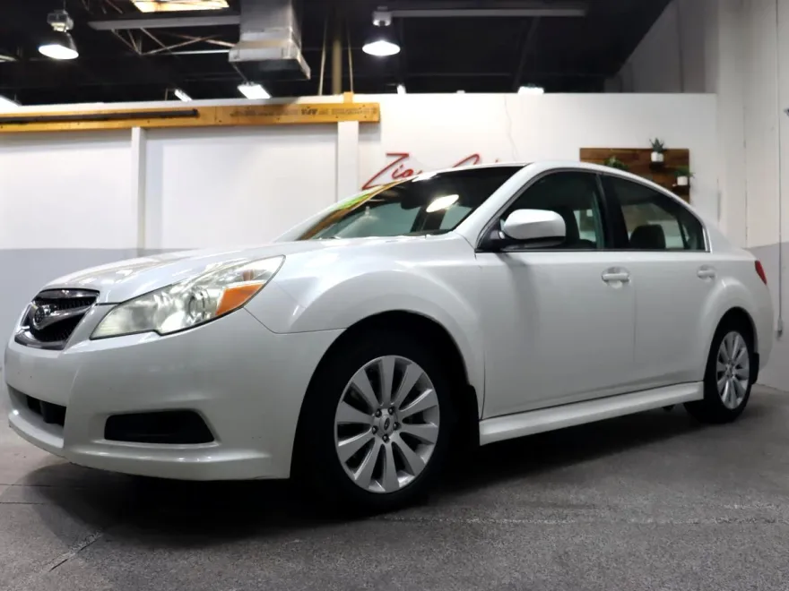 2011 Subaru Legacy 2.5i Limited photo 1