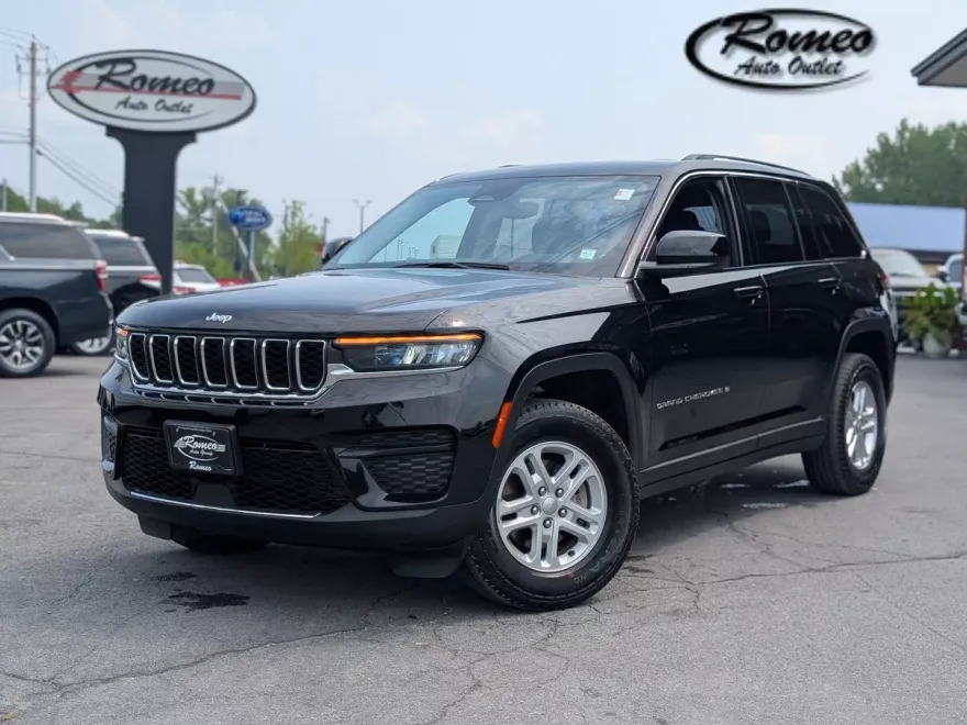 2023 Jeep Grand Cherokee Laredo photo 1