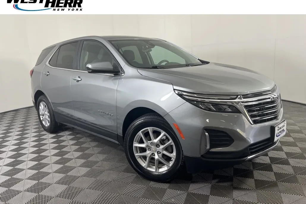 2023 Chevrolet Equinox LT photo 1