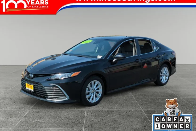 2023 Toyota Camry LE photo 1