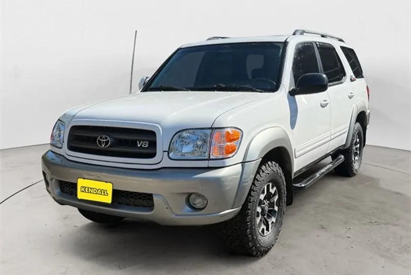 2002 Toyota Sequoia SR5 photo 1