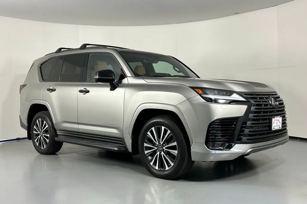 2022 Lexus LX 600 Premium photo 1