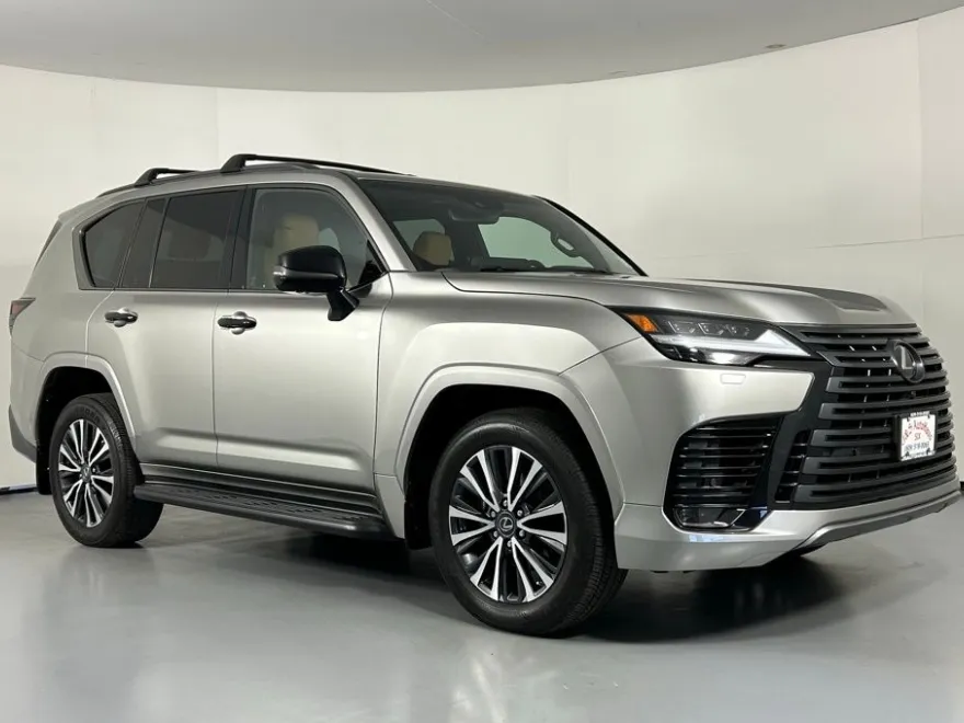 2022 Lexus LX 600 Premium photo 1
