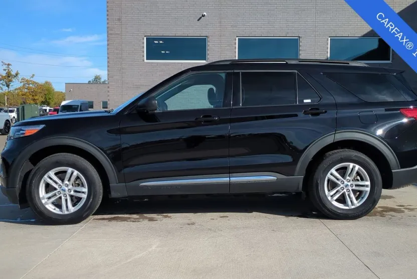 2024 Ford Explorer XLT photo 1