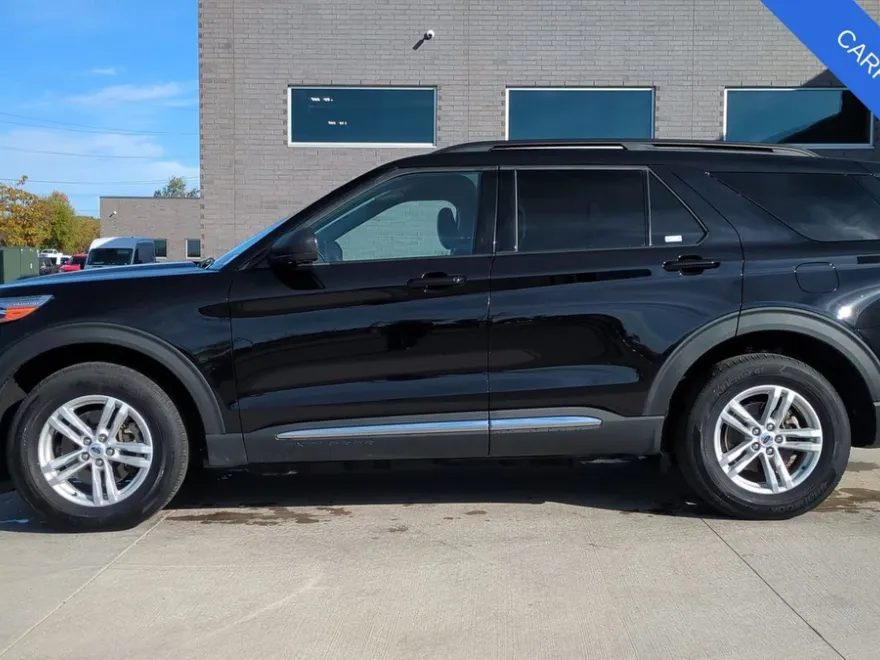 2024 Ford Explorer XLT photo 1