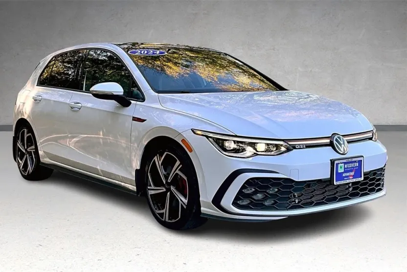 2024 Volkswagen Golf GTI SE photo 1