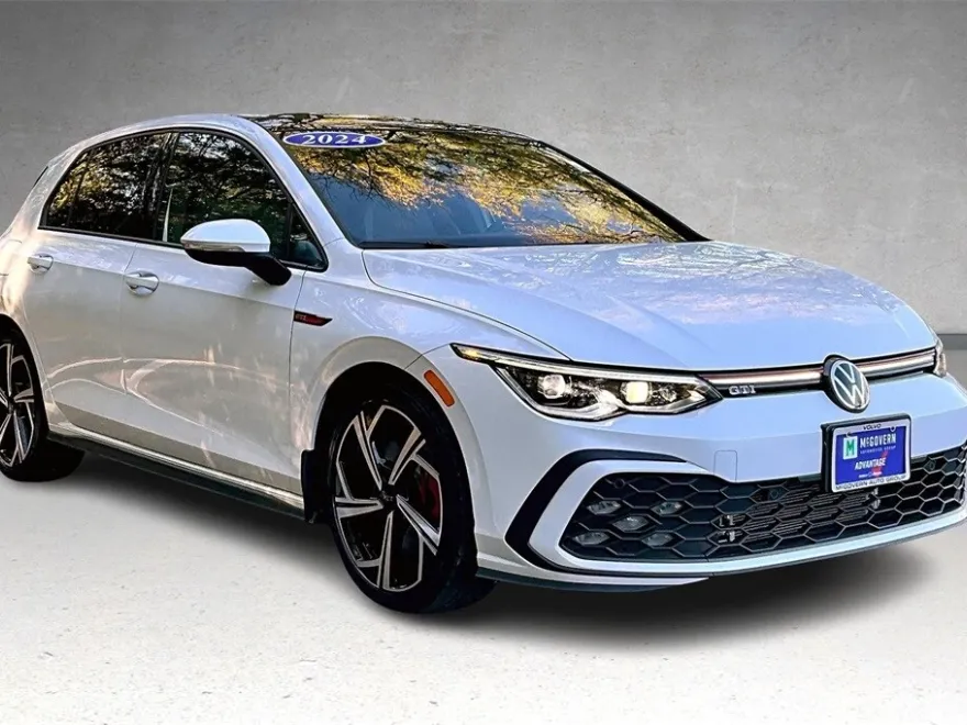 2024 Volkswagen Golf GTI SE photo 1