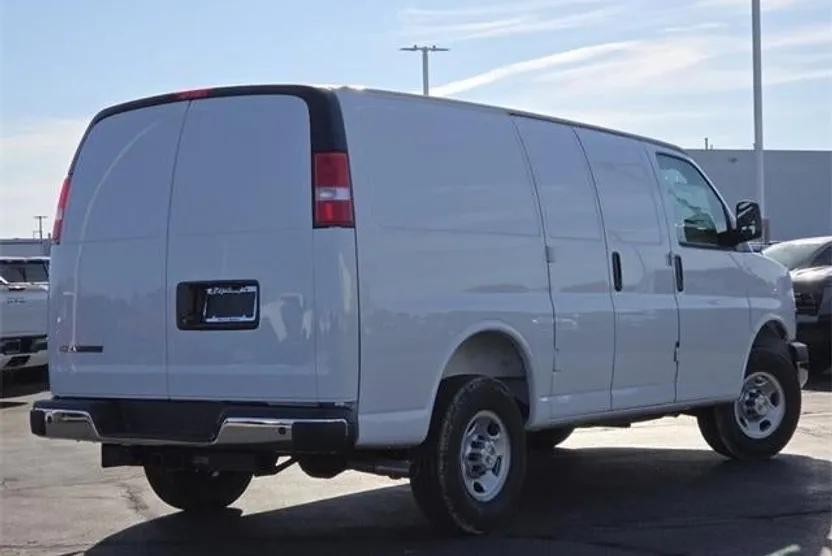 2025 Chevrolet Express Cargo 2500 photo 1