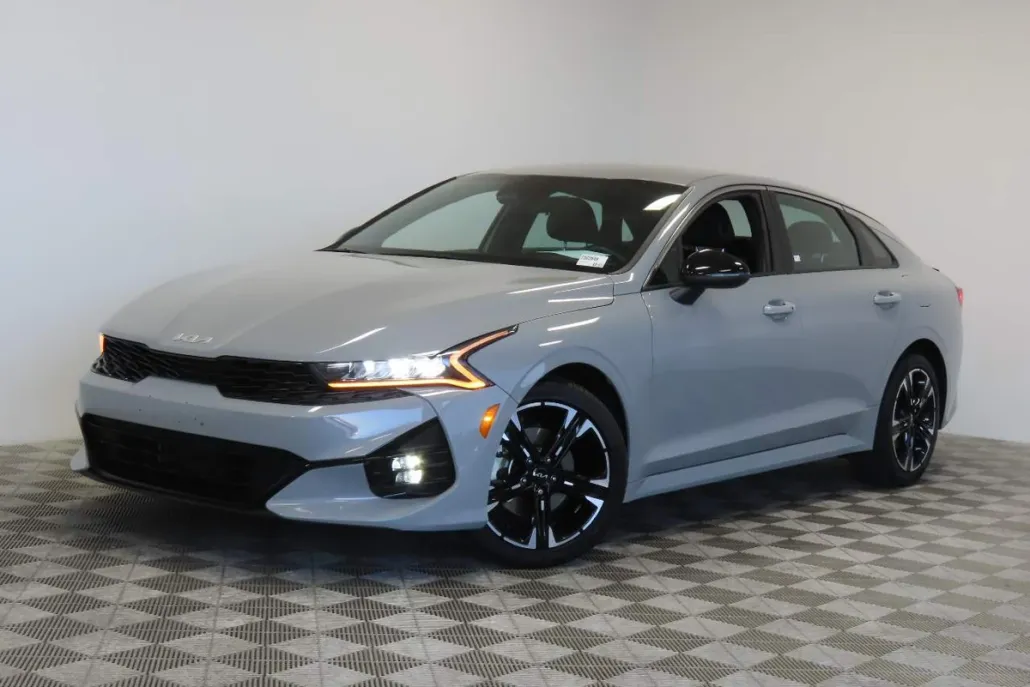 2023 Kia K5 GT-Line photo 1