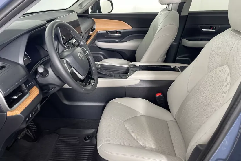 2024 Toyota Highlander Hybrid Limited photo 1