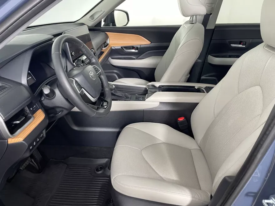 2024 Toyota Highlander Hybrid Limited photo 1
