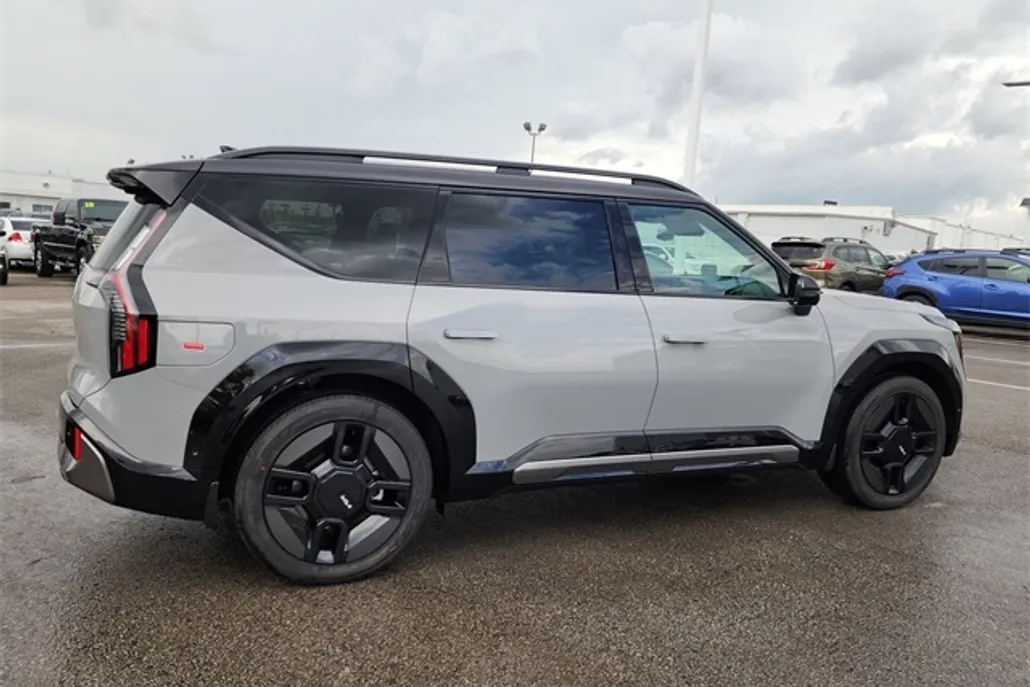 2026 Kia EV9 GT-Line photo 1