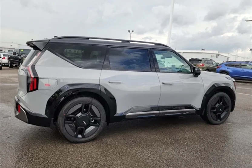 2026 Kia EV9 GT-Line photo 1