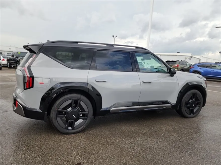 2026 Kia EV9 GT-Line photo 1